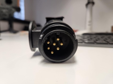 Paleta MIX A Adapter przejściówka do przyczepy 13/7 pin 12V firmy A. I. & E Paleta MIX A Adapter przejściówka do przyczepy 13/7 pin 12V firmy A. I. & E