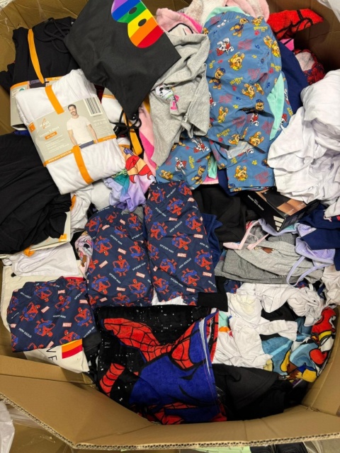 Paleta Mix A/B T0 Ubrania: torby sportowe Adidas, dzięciece stroję kopięlowe, podkoszulki